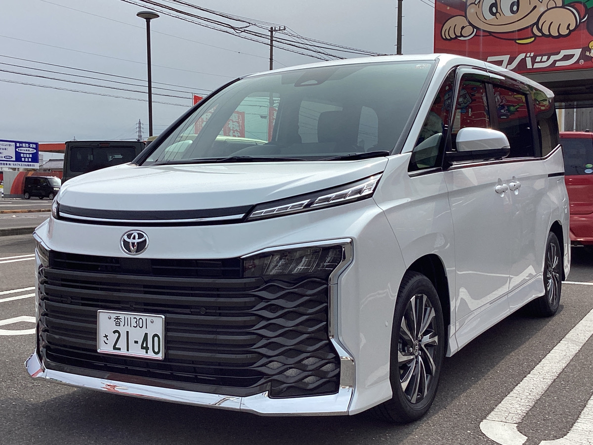 未使用車！ヴォクシーハイブリッド　入荷しました！！